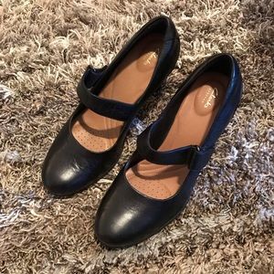 Clarks black Mary jeans heels 🌸